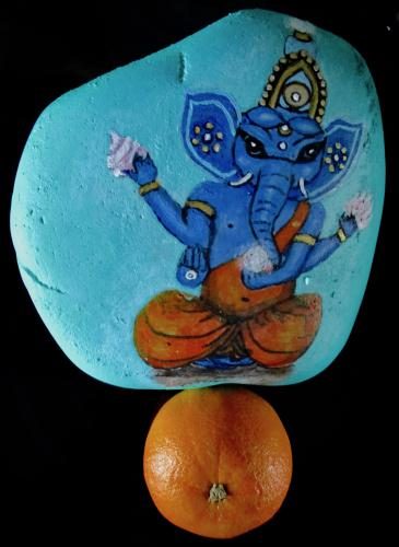 Bemalter Stein mit Ganesha-Motiv